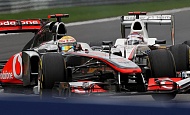 Гран При Бельгии 2011г воскресенье гонка Vodafone McLaren Mercedes  Льюис Хэмилтон и Sauber F1 Team Камуи Кобаяси