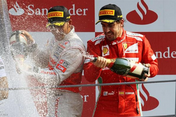 Гран При Италии 2012 г. Воскресенье 9 сентября гонка Льюис Хэмилтон Vodafone McLaren Mercedes и Фернандо Алонсо Scuderia Ferrari