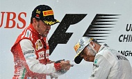 Гран При Китая 2013г. Воскресенье 14 апреля гонка  Фернандо Алонсо Scuderia Ferrari и Льюис Хэмилтон Mercedes AMG Petronas
