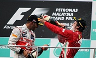 Гран При Малайзии  2012 г воскресенье 25  марта Льюис Хэмилтон Vodafone McLaren Mercedes и Фернандо Алонсо Scuderia Ferrari победитель гонки