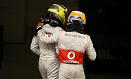Гран При Китая  2012 г  воскресенье 15 апреля  победитель гонки Нико Росберг Mercedes AMG Petronas и Льюис Хэмилтон Vodafone McLaren Mercedes