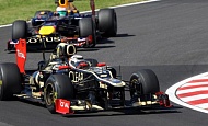 Гран При Японии 2012 г. Пятница 5 октября вторая практика Кими Райкконен Lotus F1 Team и Себастьян Феттель Red Bull Racing