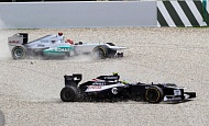 Гран При Испании  2012 г воскресенье 13 мая авария  Михаэля Шумахера  Mercedes AMG Petronas и Бруно Сенны Williams F1 Team