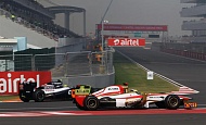 Гран При Индии 2012 г. Суббота 27 октября третья практика Педро де ла Роса HRT F1 TEAM и Бруно Сенна Williams F1 Team