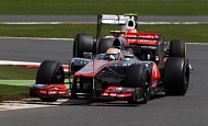 Гран При Великобритании  2012 г Воскресенье 8 июля гонка Льюис Хэмилтон Vodafone McLaren Mercedes и Серхио Перес Sauber F1 Team
