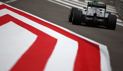 Хэмилтон потеряет пять мест на старте Гран-при Бахрейна-2013