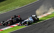 Гран При Японии 2012 г. Воскресенье 7 октября гонка Кими Райкконен Lotus F1 Team и Серхио Перес Sauber F1 Team