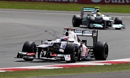 Гран При Великобритании  2012 г Воскресенье 8 июля гонка Камуи Кобаяси Sauber F1 Team и Нико Росберг Mercedes AMG Petronas